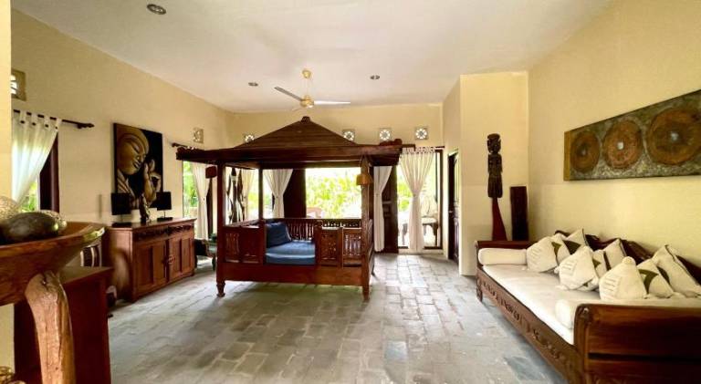 Villa with pool — photo 2