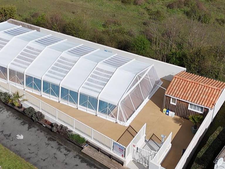 Mobile home with BBQ, terrace & heated pool | Garden view — photo 2