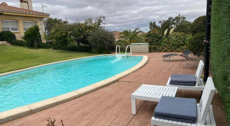 House with pool — photo 3