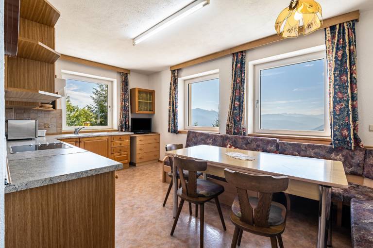 Apartment with garden, barbecue & patio | Garden view — photo 4