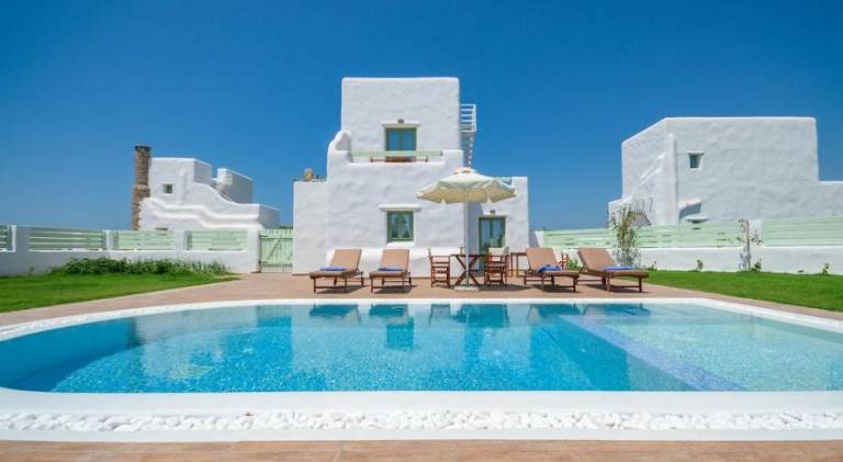 Rental apartment with pool in Naxos