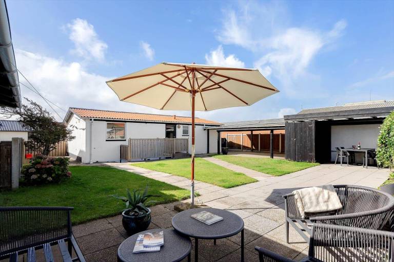Fully equipped pleasant vacation home with garden, barbeque & jacuzzi | Next to the beach | Pets are welcome — photo 2