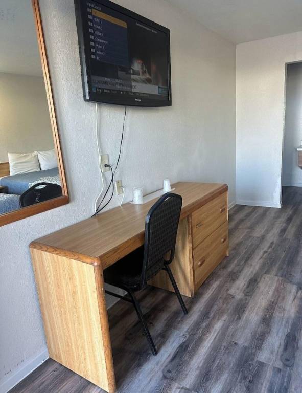 BEST ECONOMY INN & SUITES — photo 5