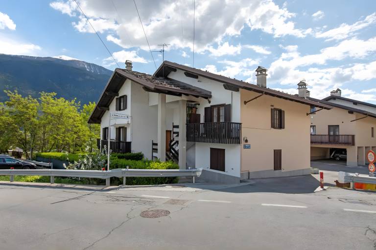 Apartment 'Bilocale' with Mountain View, Shared Garden and Balcony in Jovencan
