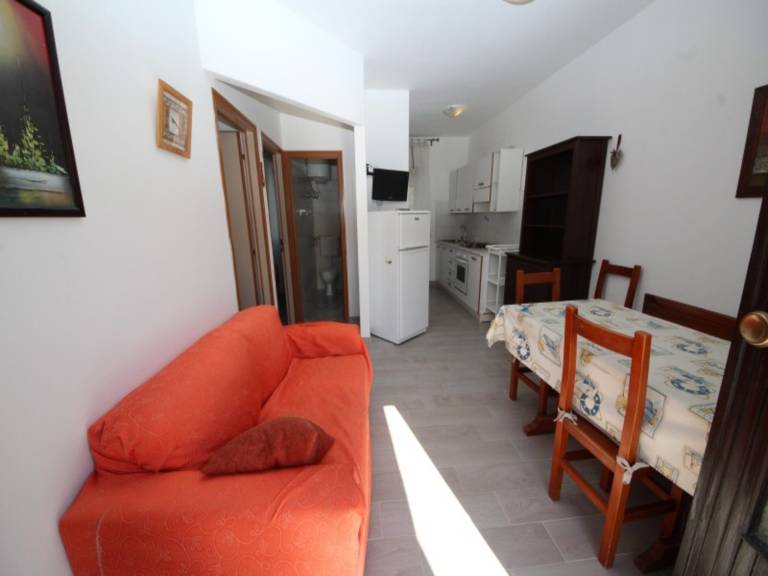 Apartment with patio & yard | Nature view — photo 4
