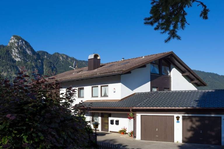 Ferienhaus mit Hund in Oberammergau für max. 4 Personen Ferienhaus mit Hund in Oberammergau für max. 4 Personen