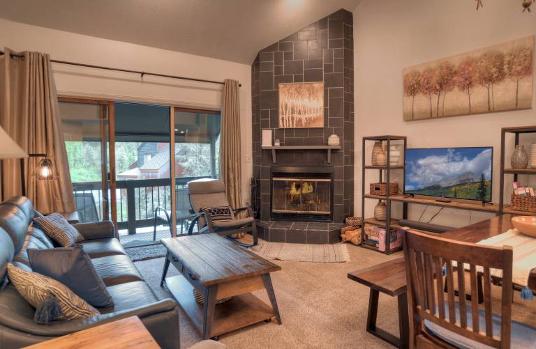 New Listing! Prime Location Shared Hot Tub Deck Mtn Views Dogs OK in Durango, CO