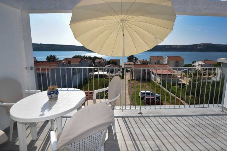 Nice apartment with patio | Pets are welcome in Novalja