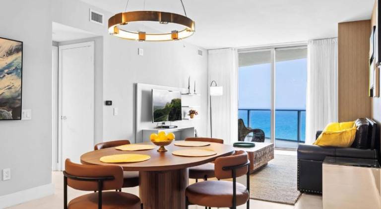 Oceanfront Luxe Apt 24th Floor — photo 4