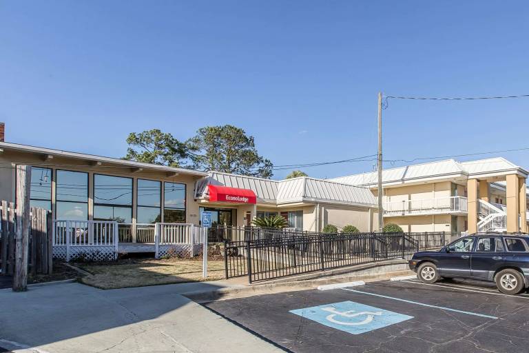 Lodge  Thomasville
