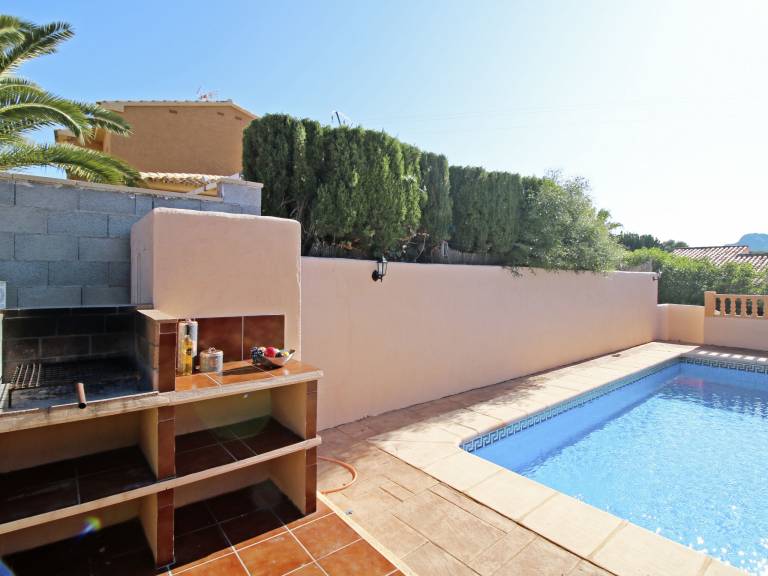 Vacation home with private pool, grill & garden — photo 5