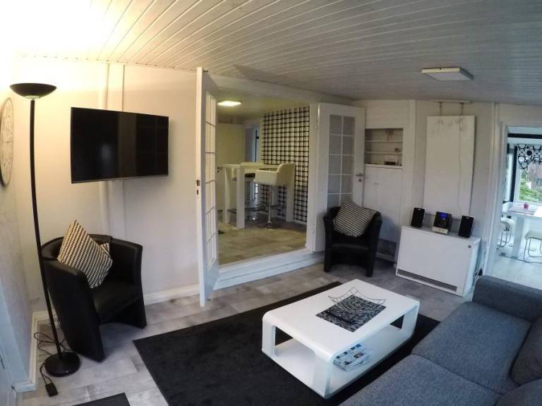 Fully equipped vacation home with grill, yard & terrace | Close to the beach | Pet-friendly — photo 3