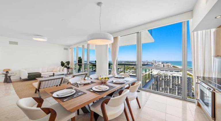 Apartment with jacuzzi | Near Miami Beach Botanical Garden — photo 3