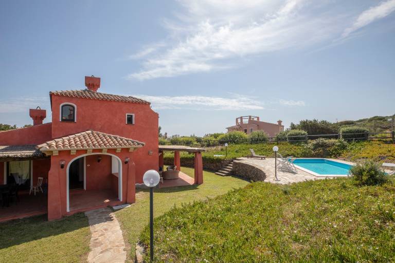 Villa with barbecue, yard & private pool | Garden view — photo 3