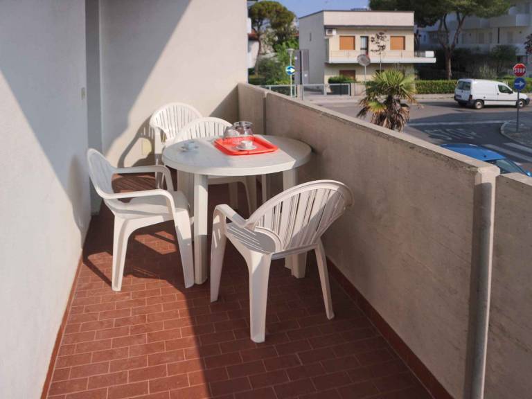 Studio with patio | Beach nearby | Dogs allowed — photo 2