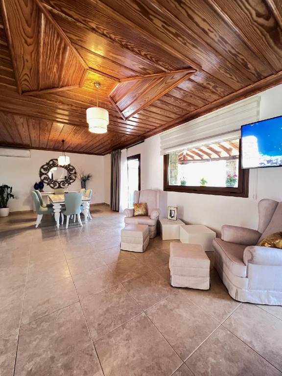 Fully equipped villa with grill, garden & pool | Pets are welcome — photo 4