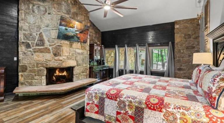 Vacation home with jacuzzi & pool — photo 2