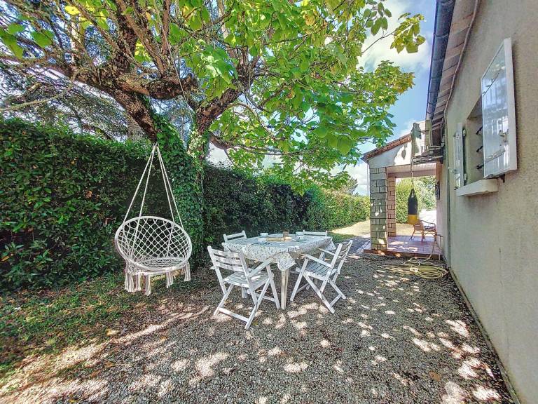 Charming house with terrace & yard | Pets are welcome — photo 3