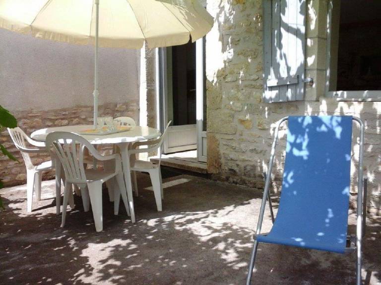 Gite with barbecue & terrace — photo 3