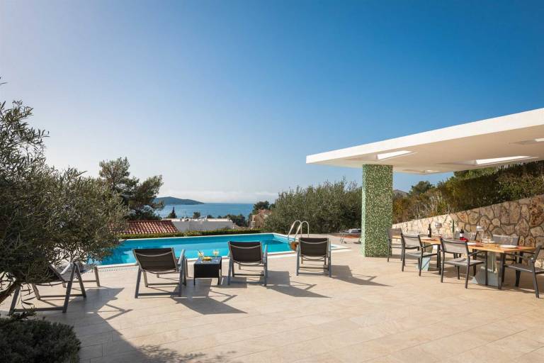 Villa with patio, garden & barbeque | Pool view — photo 5