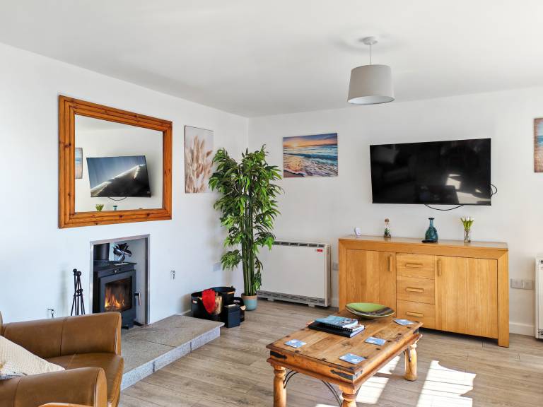 Family-friendly cottage with yard | River view | Next to the beach | Pets are welcome — photo 3