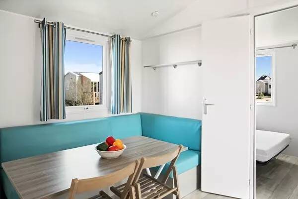 Mobile home with BBQ, garden & pool | Pets allowed — photo 2