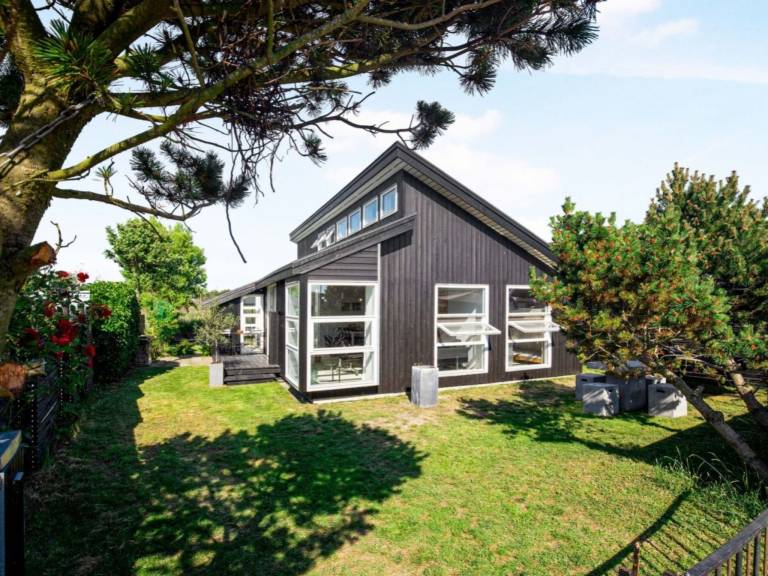 Dom  Karrebæksminde