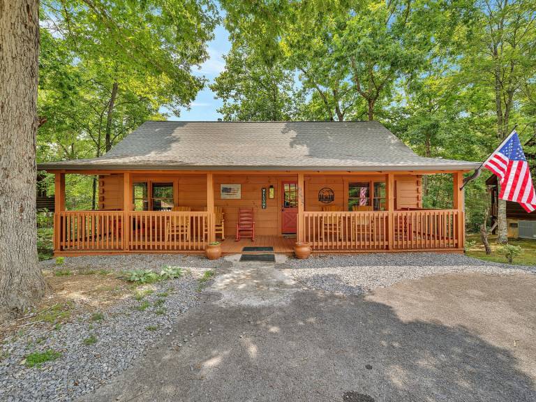 Cabin with private pool in Pigeon Forge, TN
