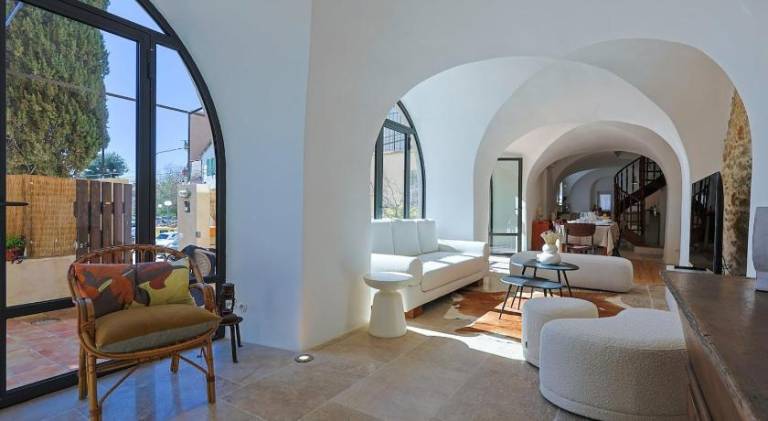 Entire Village Home 7BR 15 Guests Beach — photo 4