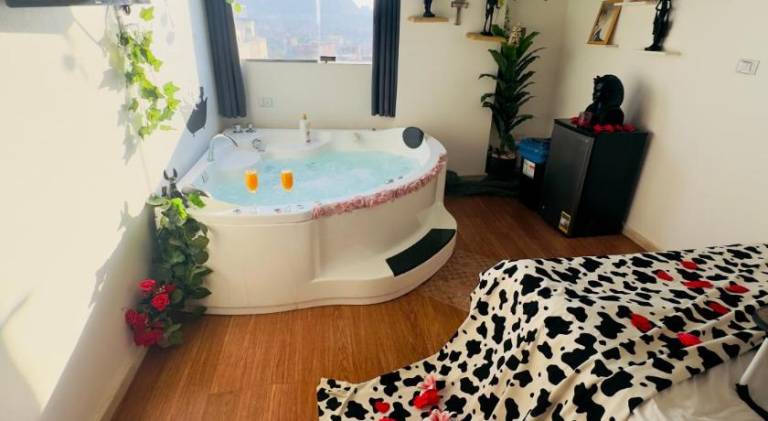 Holiday apartment with hot tub in Giza