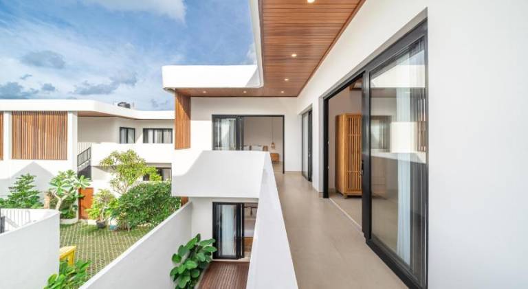 Villa with pool — photo 5