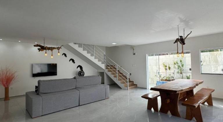 House with pool — photo 2
