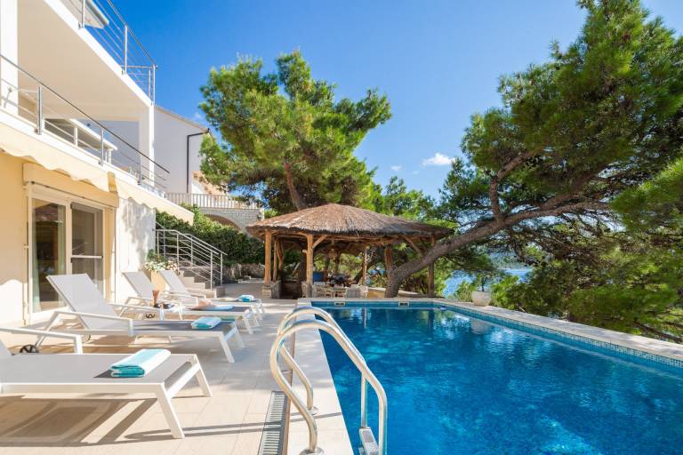 Beachfront Villa Allegria with Pool — photo 5