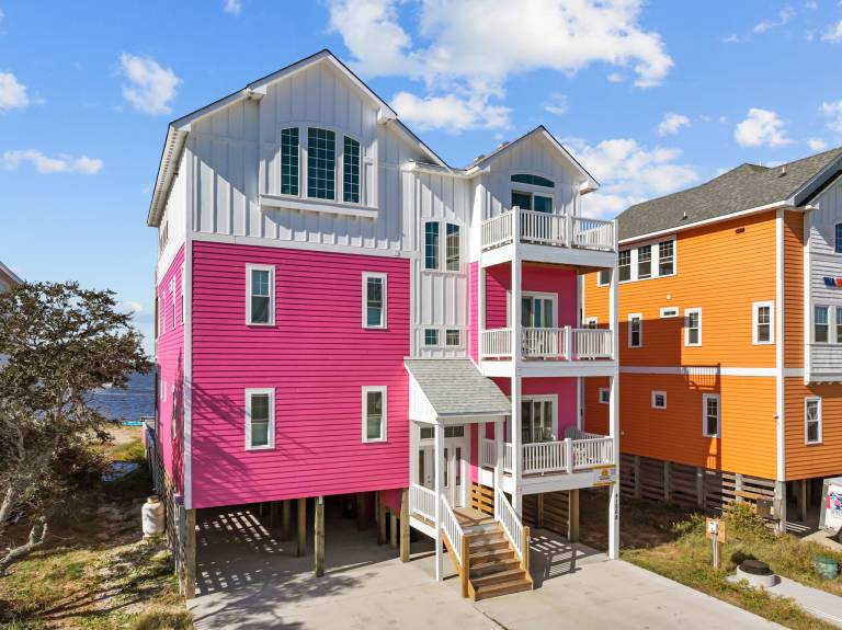 Soundfront 10BR with Pool & Hot Tub- Perfect for Large Groups in Outer Banks, NC