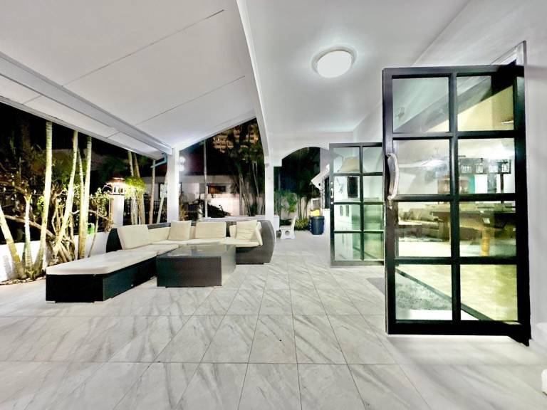 Villa with private pool, yard & BBQ | Good for workation — photo 2