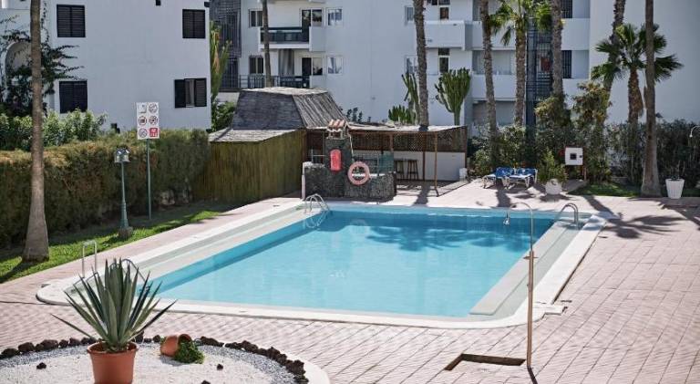 Holiday apartment with terrace, private pool & garden — photo 4