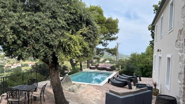 Villa with garden, private pool & patio — photo 2