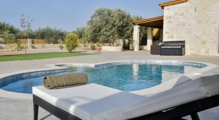 Villa with pool in Heraklion