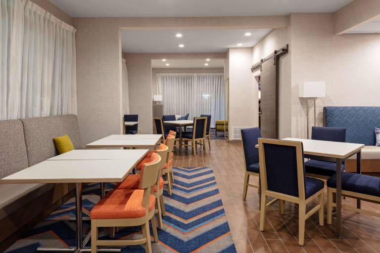 Hampton Inn Castle Rock — photo 5