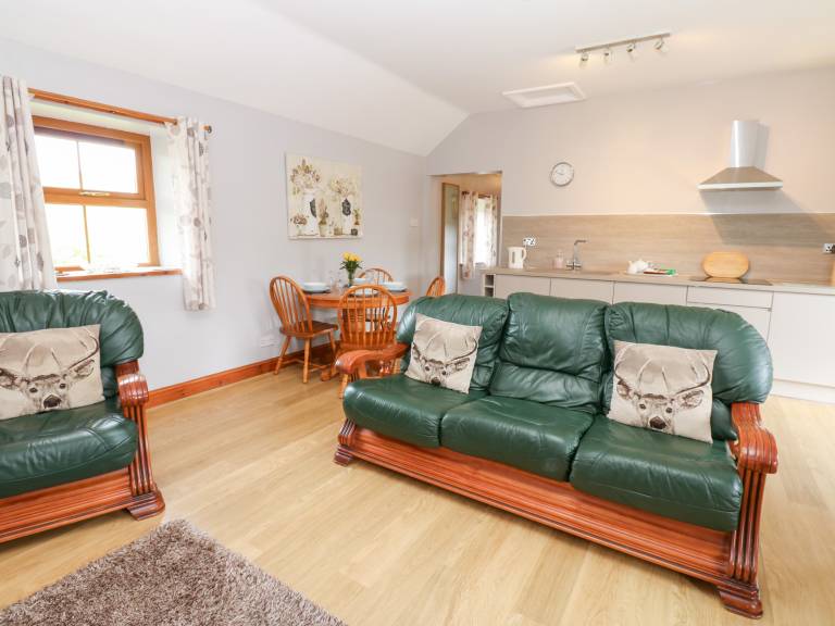 Children-friendly cottage with yard & jacuzzi | Pets allowed — photo 3