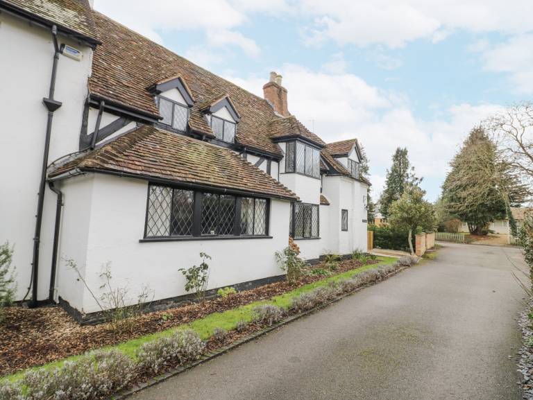 Fully equipped pleasant cottage with jacuzzi & garden | Pets allowed — photo 4