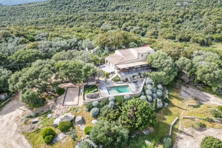 Villa with barbecue, terrace & yard | Sea view — photo 3