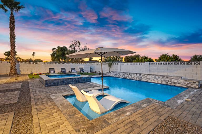 5 min to Old Town Pool & Hot Tub