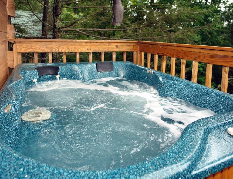 Gatlinburg Hot Tub Pet Friendly WiFi Fireplace in Gatlinburg, TN
