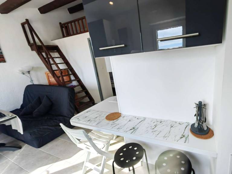 Mezzanine studio in pine forest heart, 800m from beach, 4 ppl, private parking — photo 4