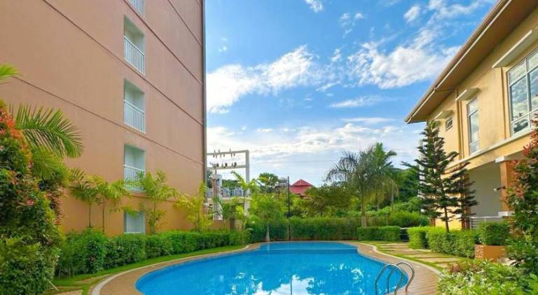 Lovely serviced apartment with garden, patio & private pool | Pets are welcome — photo 5