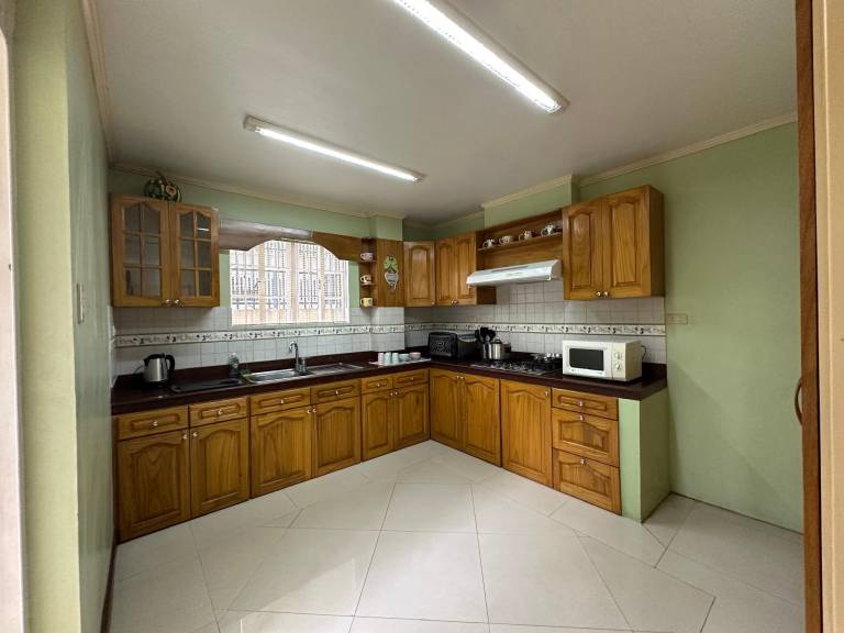 Fully equipped vacation home with yard & BBQ | Pets are welcome — photo 3