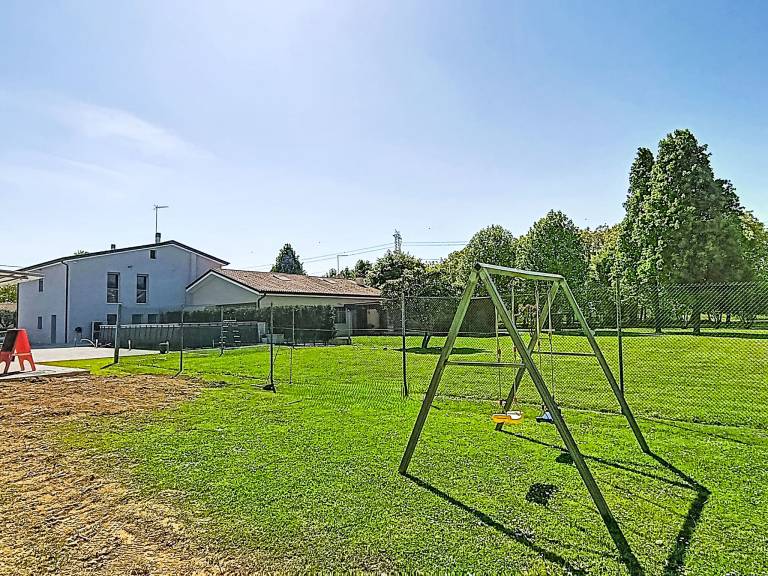 Family-friendly house with yard, terrace & pool | Nature view | Pets allowed — photo 2