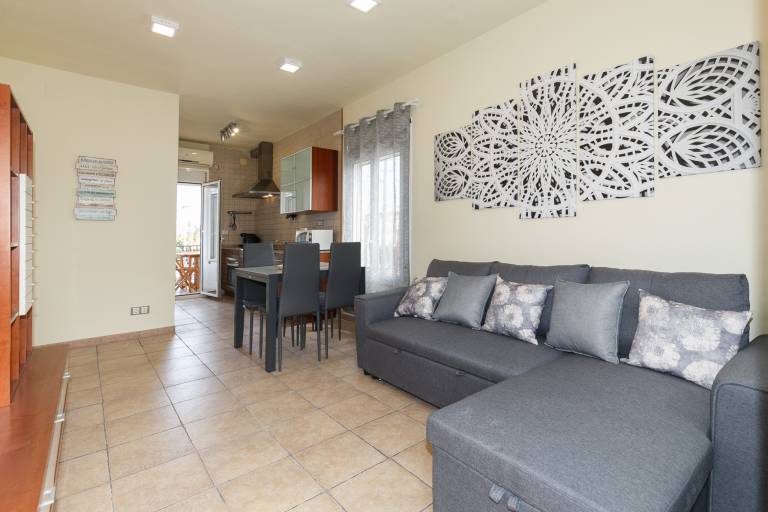 Fully equipped lovely rental apartment with yard & terrace | Next to the beach | Pets are welcome — photo 2