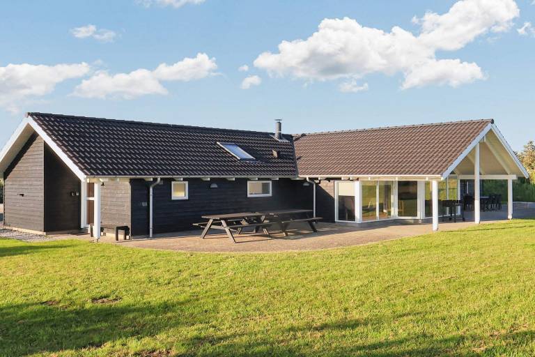 Fully equipped house with pool & sauna | Pets are welcome in Lokken